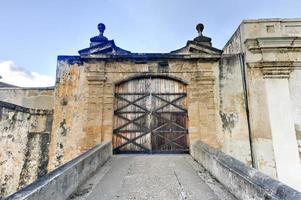 castillo de san cristobal em san juan, porto rico. é considerado patrimônio mundial da unesco desde 1983. foi construído pela espanha para proteger contra ataques terrestres à cidade de san juan. foto