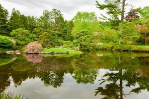 jardins asticou azalea no estilo japonês em mount desert island, maine. foto