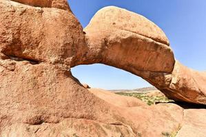 formações rochosas em spitzkoppe, namíbia foto