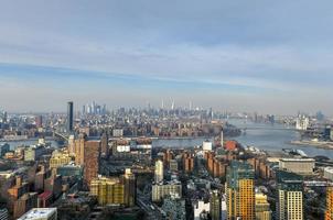 vista panorâmica do horizonte da cidade de nova york do centro de brooklyn. foto