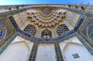 madrasah de abdulaziz khan - madrasah em bucara, em homenagem ao governante ashtarkhanid de abdulaziz khan. foto