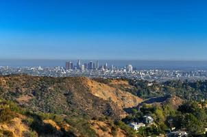 vista panorâmica do horizonte em prédios do centro de los angeles, na califórnia. foto