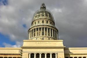 edifício da capital nacional em havana, cuba. foto