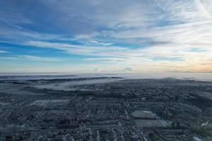 bela vista aérea da cidade de luton, na inglaterra foto