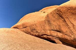 formações rochosas em spitzkoppe, namíbia foto