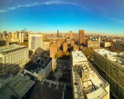 horizonte da cidade de nova york olhando do centro de brooklyn para o centro de manhattan. foto