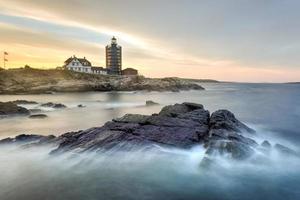 farol de portland head em cape elizabeth, maine. é um farol histórico em cape elizabeth, maine. concluído em 1791, é o farol mais antigo do estado de maine. foto