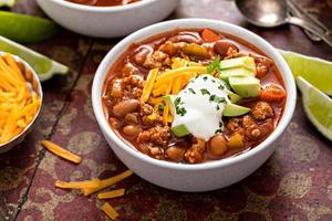 sopa de pimentão tradicional com carne e feijão vermelho foto