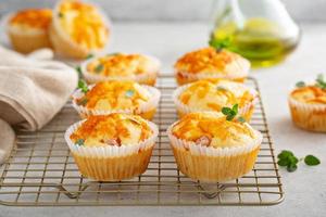 muffins de presunto e queijo foto