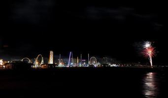 fogos de artifício da praia de coney island foto