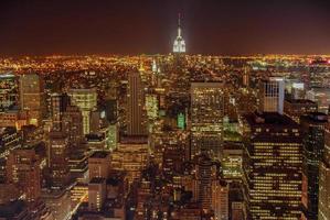 manhattan nova york visão noturna panorama paisagem urbana do rockefeller center. foto