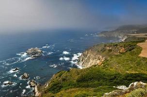 belas paisagens em hurricane point ao longo da rodovia 1 e big sur, califórnia, eua foto