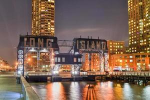 cais de long island perto do parque estadual gantry plaza - bairro de queens - cidade de nova york. foto