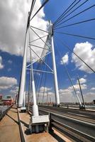 ponte nelson mandela - joanesburgo, áfrica do sul foto