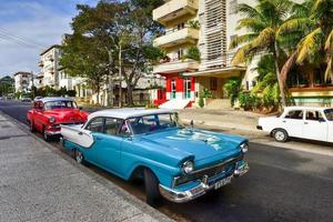 Havana, Cuba - 14 de janeiro de 2017 - carro clássico nas ruas de Havana, Cuba. foto