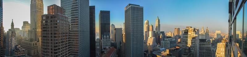 vista panorâmica do horizonte da cidade de nova york no centro de manhattan, no distrito financeiro. foto