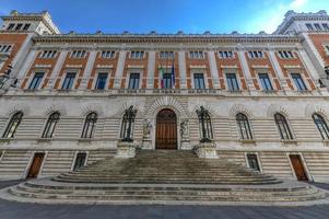 palazzo montecitorio é um palácio em roma e a sede da câmara de deputados italiana foto