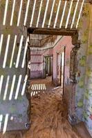 cidade fantasma kolmanskop, namíbia foto