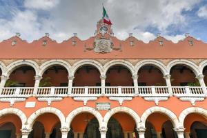 fachada da prefeitura de merida, yucatan, méxico. foto