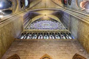 o interior de notre dame de paris, frança, 2022 foto