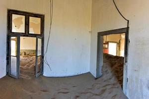 cidade fantasma kolmanskop, namíbia foto