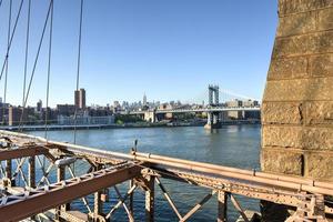 vista de manhattan da ponte do brooklyn foto