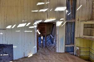 cidade fantasma kolmanskop, namíbia foto