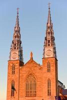 basílica católica romana da catedral de notre dame em ottawa, canadá. foto