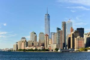 vista do horizonte da cidade de nova york em um dia de verão. foto