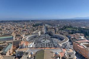 vista da cidade do vaticano da cúpula de são pedro na cidade do vaticano, roma, itália foto