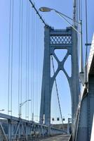 ponte mid-hudson atravessando o rio hudson em poughkeepsie, nova york foto