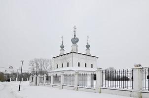 mosteiro pokrovsky na antiga cidade de suzdal no anel de ouro da rússia. foto