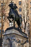 cidade de nova york - 17 de fevereiro de 2020 - joan of arc memorial em riverside park, manhattan, nova york. a escultura equestre de bronze é da patriota e mártir francesa do século 15 joana d'arc. foto