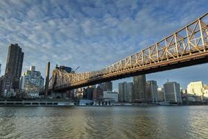 roosevelt island e queensboro bridge, manhattan, nova york foto