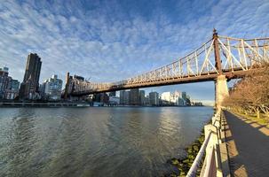 roosevelt island e queensboro bridge, manhattan, nova york foto