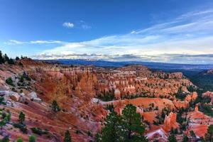 o anfiteatro no parque nacional de bryce canyon em utah, estados unidos. foto