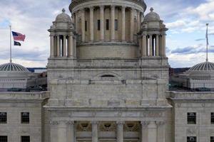 o prédio do capitólio estadual no centro de providence, rhode island. foto