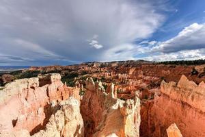 o anfiteatro no parque nacional de bryce canyon em utah, estados unidos. foto