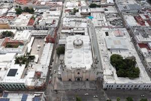 merida, méxico - 25 de maio de 2021 - a catedral de san ildefonso de merida, a primeira catedral a ser concluída no continente americano e a única a ser inteiramente construída durante o século XVI. foto