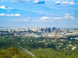 vista do horizonte de brisbane, na austrália, do monte coot-tha. foto