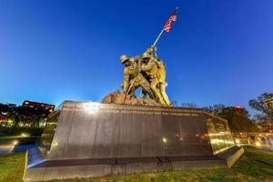 o memorial de guerra do corpo de fuzileiros navais dos estados unidos no condado de arlington, virgínia, eua, 2022 foto