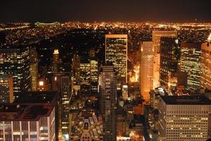 manhattan nova york visão noturna panorama paisagem urbana do rockefeller center. foto