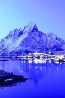 inverno em reine, ilhas lofoten, noruega. foto