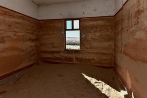 cidade fantasma kolmanskop, namíbia foto