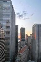 horizonte da cidade de nova york no centro de manhattan. foto