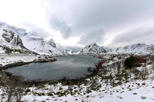 inverno em reine, ilhas lofoten, noruega. foto