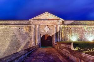 castillo san felipe del morro, também conhecido como forte san felipe del morro ou castelo morro ao entardecer. é uma cidadela do século xvi localizada em san juan, porto rico. foto