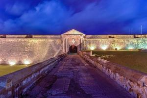 castillo san felipe del morro, também conhecido como forte san felipe del morro ou castelo morro ao entardecer. é uma cidadela do século xvi localizada em san juan, porto rico. foto