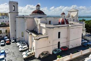 a catedral de san juan bautista é uma catedral católica romana na velha san juan, porto rico. esta igreja foi construída em 1521 e é a igreja mais antiga dos estados unidos. foto