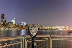 vista do horizonte da cidade de nova york do gantry park, long island city, queens. foto